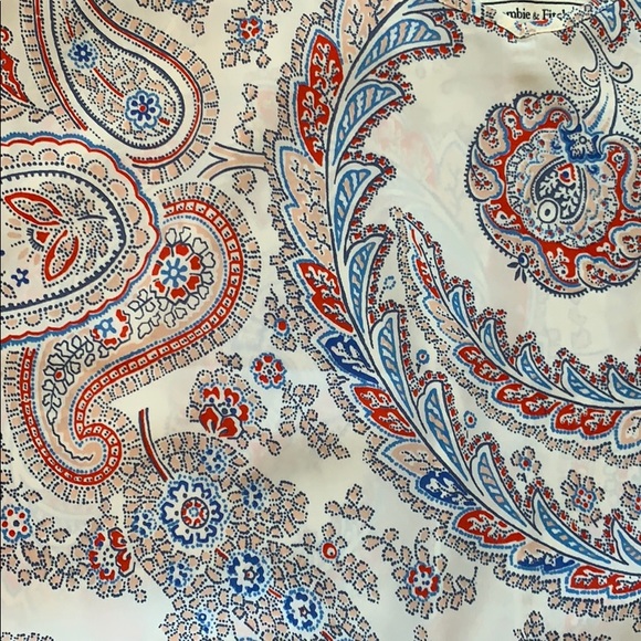 Cream with colorful design top - Picture 3 of 3